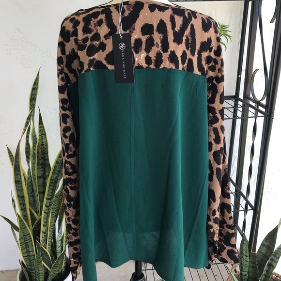 ‼️LAST CALL PRICE FIRM‼️ 💚 Leopard long sleeve blouse! - Picture 2 of 15